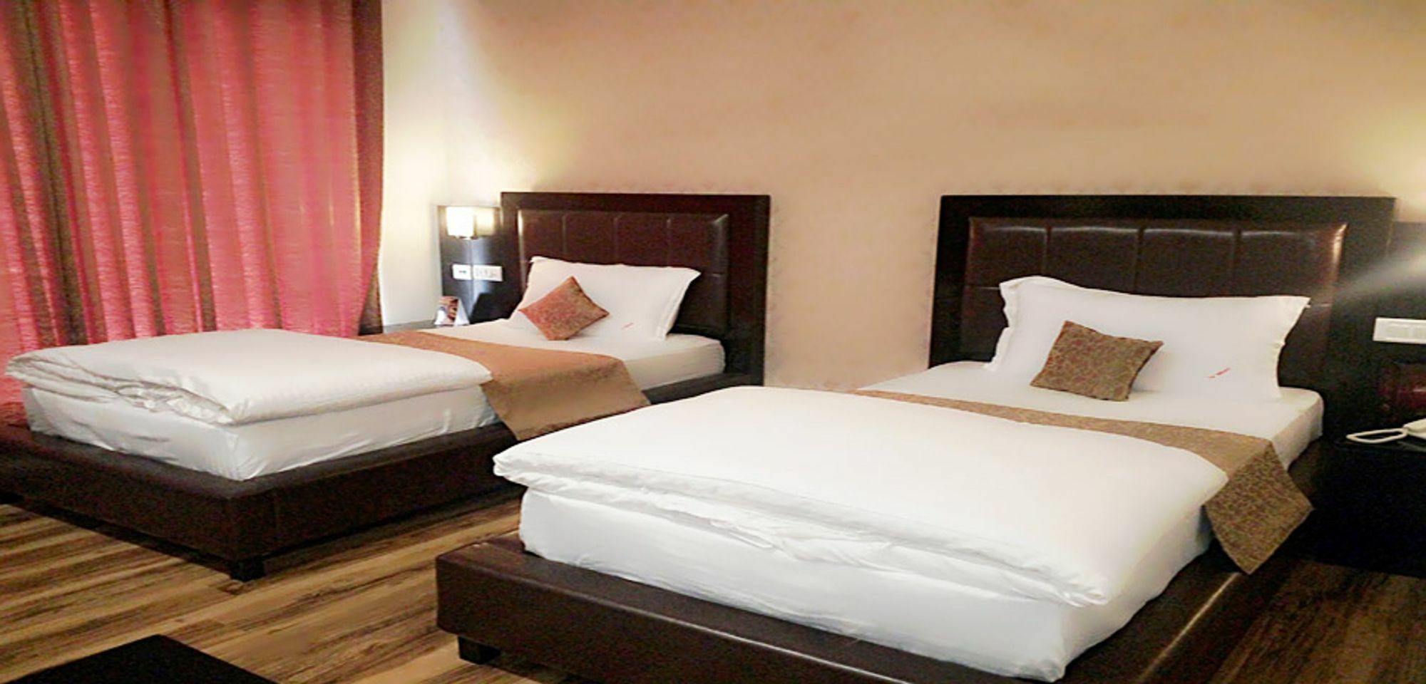 The Vaikunth Hotel Dharamshala Buitenkant foto
